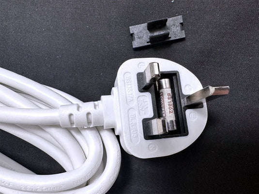 2 Meter Long Extension Lead 4 Way  Cable Electric 4 Gang UK Plug Socket Power